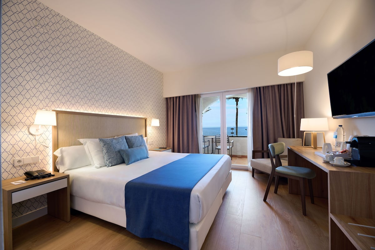 1 bedroom, in-room safe, individually decorated, individually furnished
