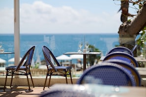 2 restaurants, spécialités Cuisine méditerranéenne