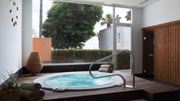 Sauna seca, banheira de hidromassagem, tratamentos corporais