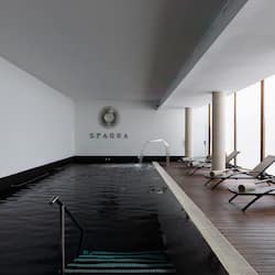 Sauna, bain à remous, soins corporels, soins du visage, massages