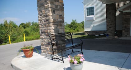 Cobblestone Hotel & Suites - Charlestown