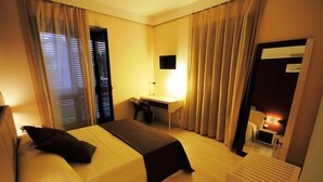 Minibar, in-room safe, desk, cribs (surcharge) - Palazzo Sciacca (Patti)