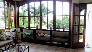 Kawasan tempat duduk lobi