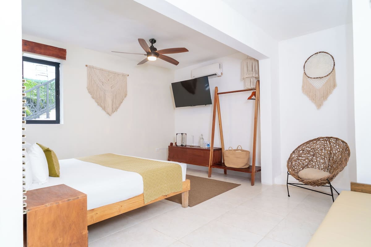 Comfort Room | Hypo-allergenic bedding available, minibar, in-room safe