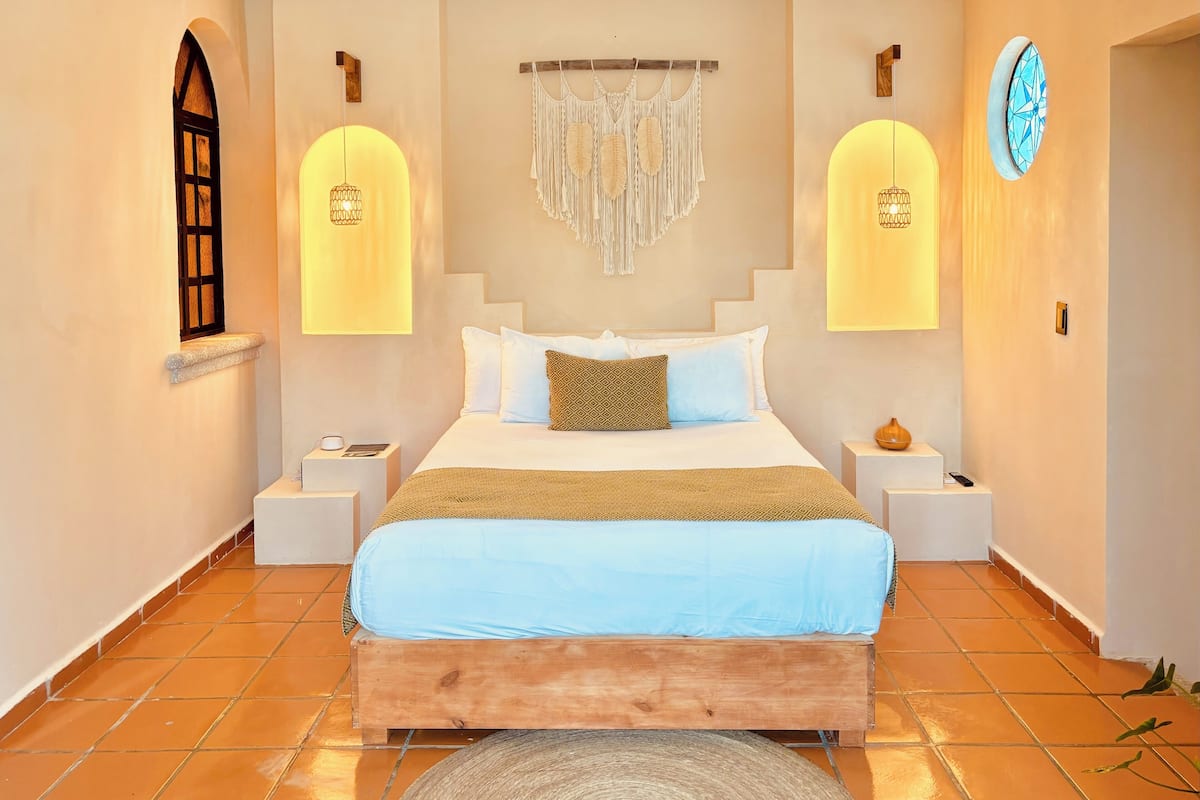 Signature Double Room, 1 Queen Bed, Poolside