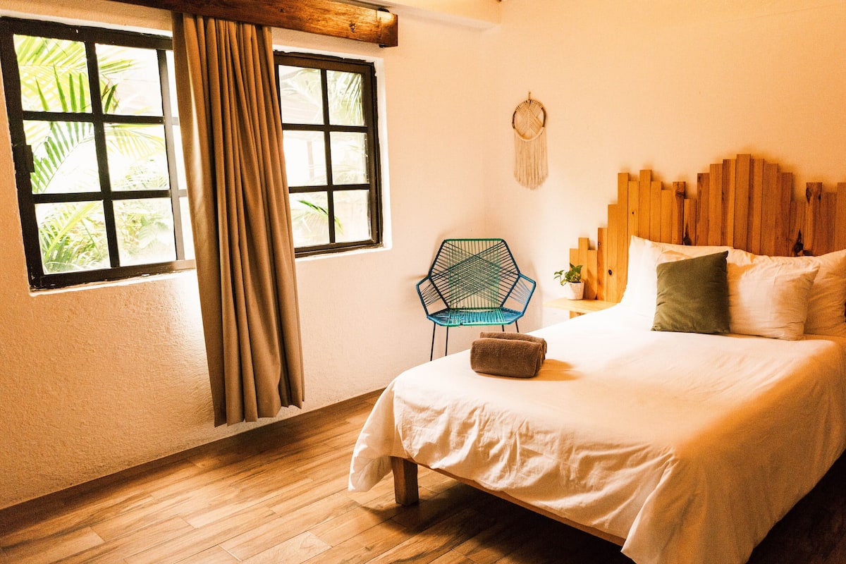 Standard Room, 1 Bedroom (Private Room ) | 1 bedroom, individually furnished, bed sheets