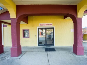 Property entrance - OYO Hotel Pensacola I-10 & Hwy 29 (Pensacola)
