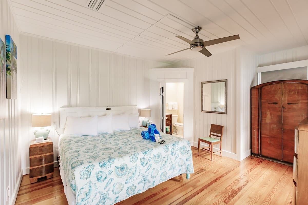 The Cottage, 3 Bedroom 2 Bath (2 Kings, 1 Queen, 2 Twins) | Premium bedding, memory foam beds, individually decorated