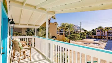 The Lookout, 1 King Bedroom 1 Bath | Balcony view