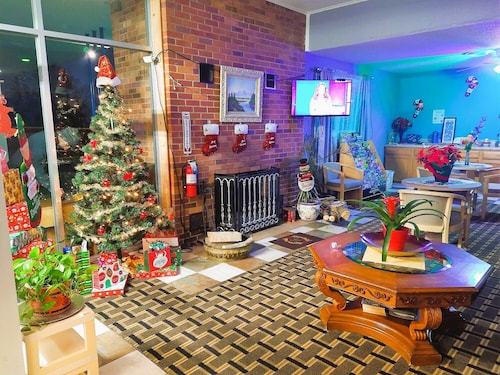 Grand View Plaza Inn & Suites