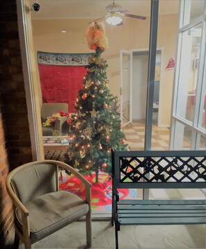 Lobby sitting area - Grand View Plaza Inn & Suites (Junction City)