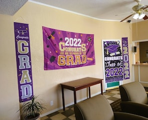 Lobby sitting area - Grand View Plaza Inn & Suites (Junction City)