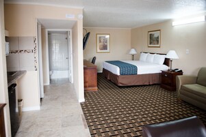 Deluxe Suite, 1 King Bed, Refrigerator & Microwave | Desk, blackout drapes, free WiFi, bed sheets