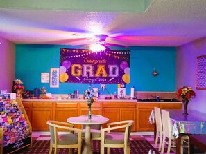 Lobby sitting area - Grand View Plaza Inn & Suites (Junction City)
