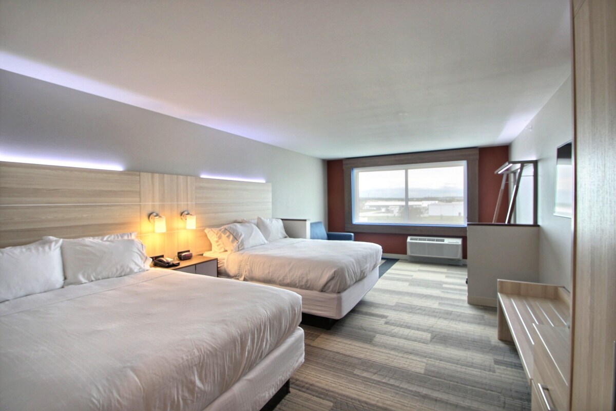 Romira (WI) Holiday Inn Express & Suites Fond Du Lac by IHG Hotel room