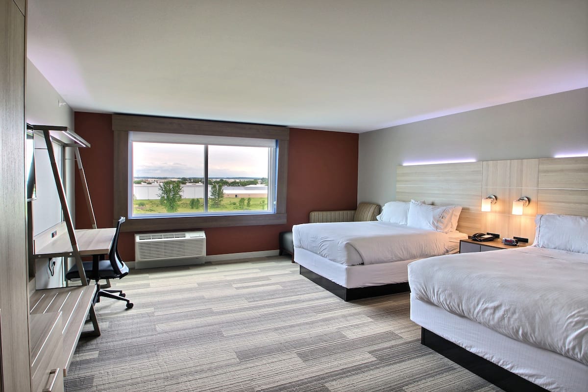 Desk, soundproofing, iron/ironing board, free WiFi