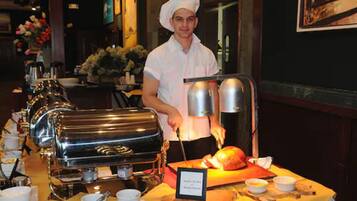 Desayuno buffet (USD 14.95 por persona)