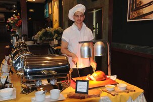 Daily buffet breakfast for a fee