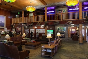 Lobby sitting area - Pike's Waterfront Lodge (Fairbanks)