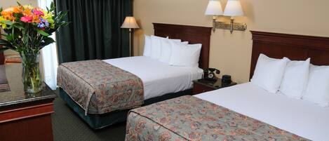 Doppia Standard, 2 letti queen | 1 camera, una cassaforte in camera, una scrivania, postazione laptop