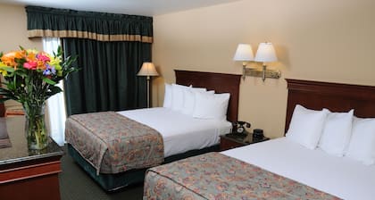 Pike's Waterfront Lodge