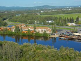 Pike's Waterfront Lodge