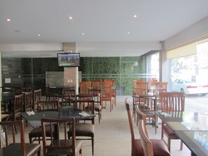 Breakfast and lunch served, Mexican cuisine - Hotel Mallorca (Mexico City)