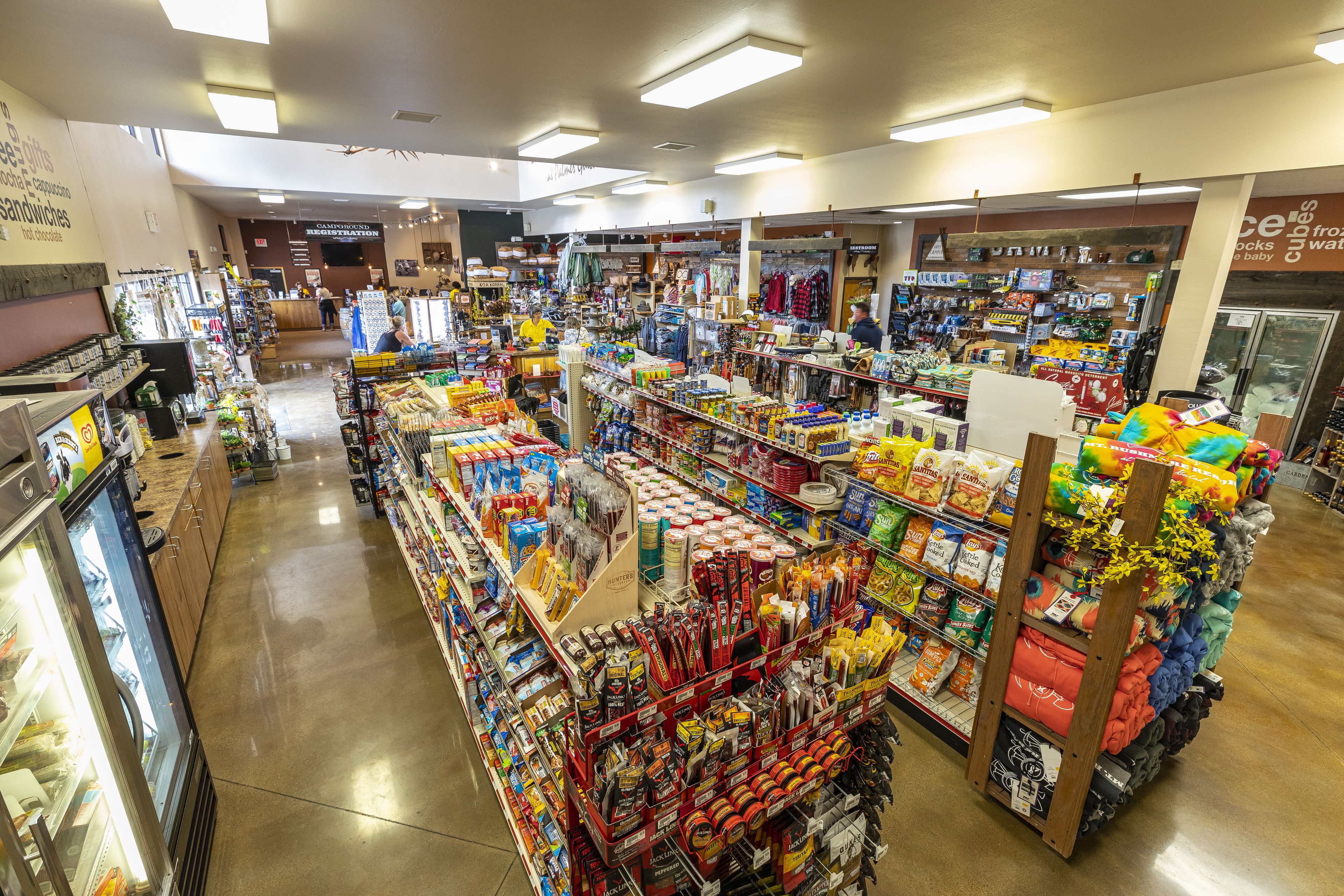 礼  品店