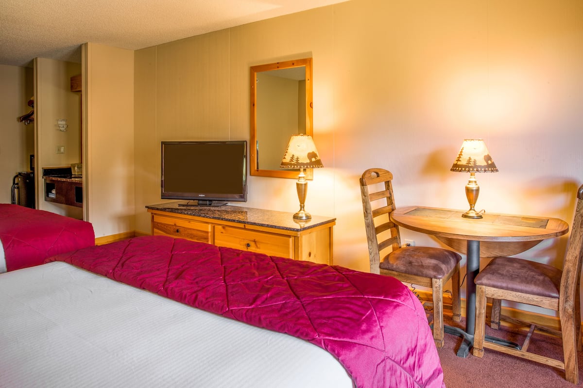 Standaard tweepersoonskamer | Een strijkplank/strijkijzer, gratis babybedden, gratis wifi, beddengoed