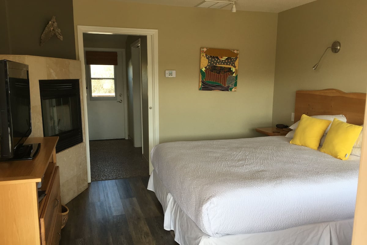 Ropa de cama de alta calidad y escritorio