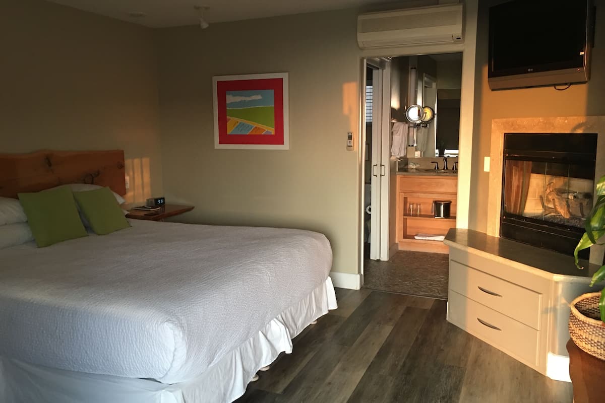 Ropa de cama de alta calidad y escritorio