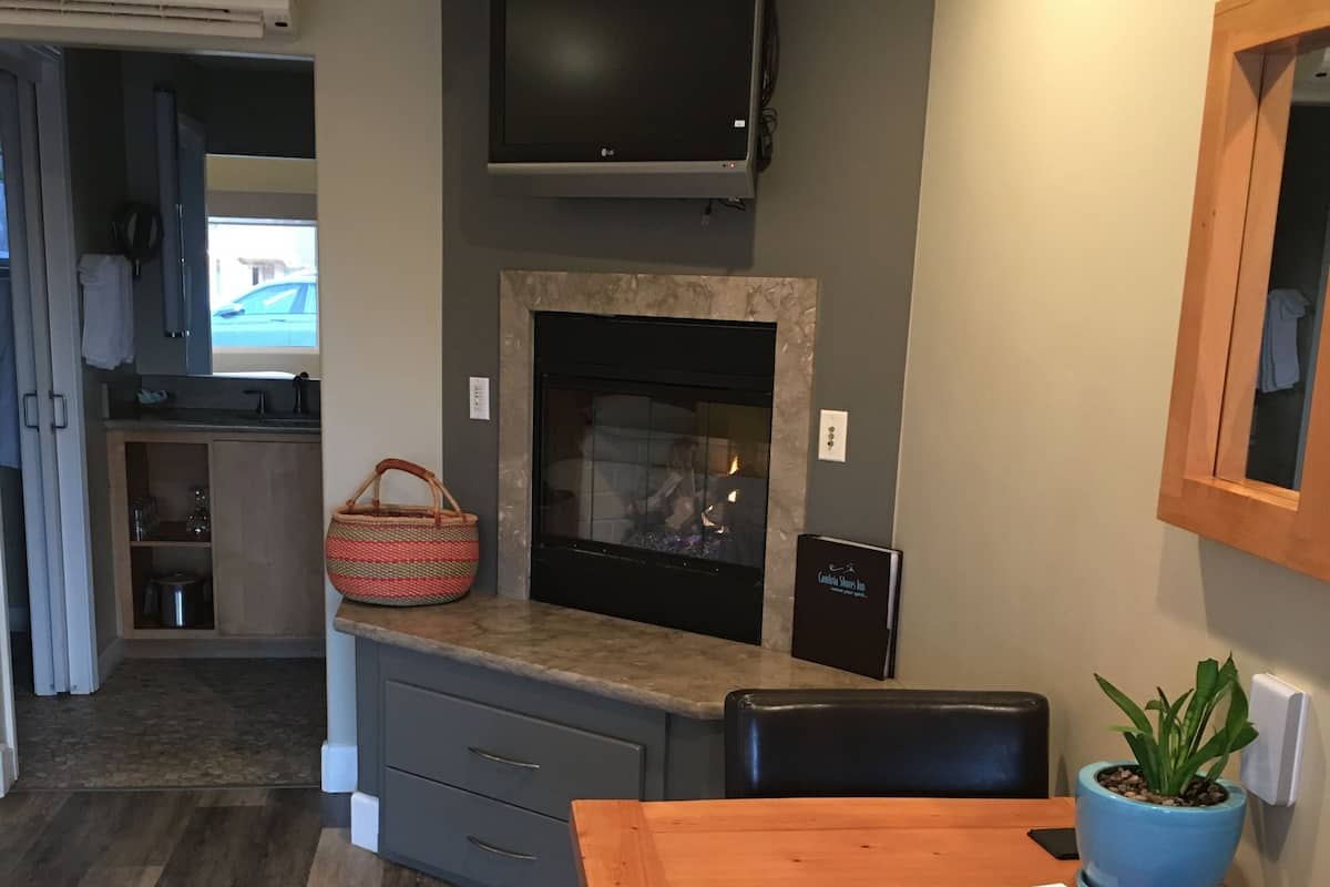 Ropa de cama de alta calidad y escritorio