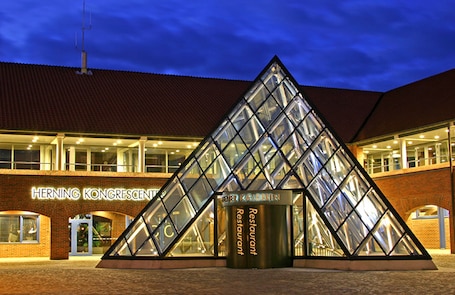 Fachada del alojamiento - Noche