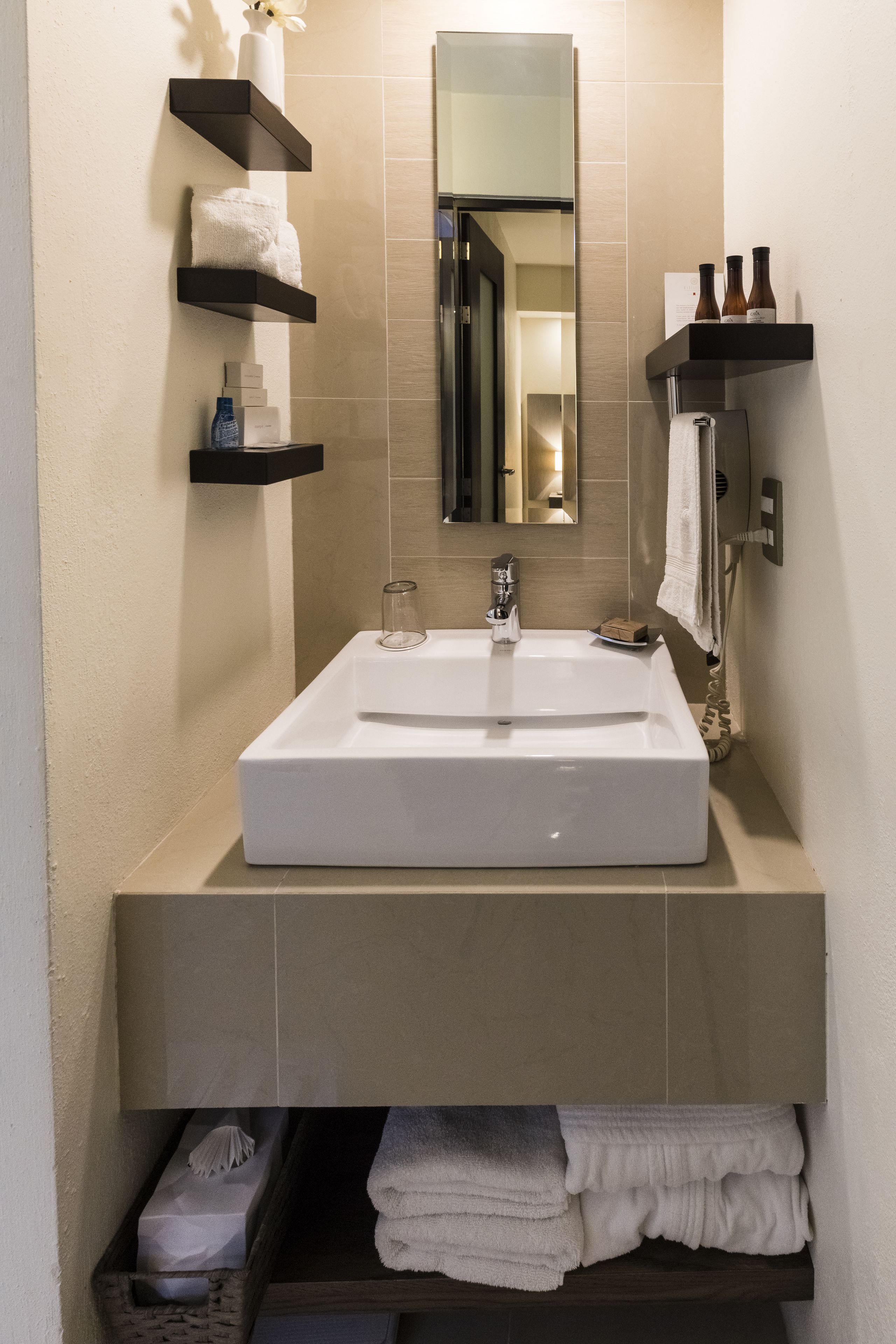 junior suite, 1 bedroom | bathroom sink