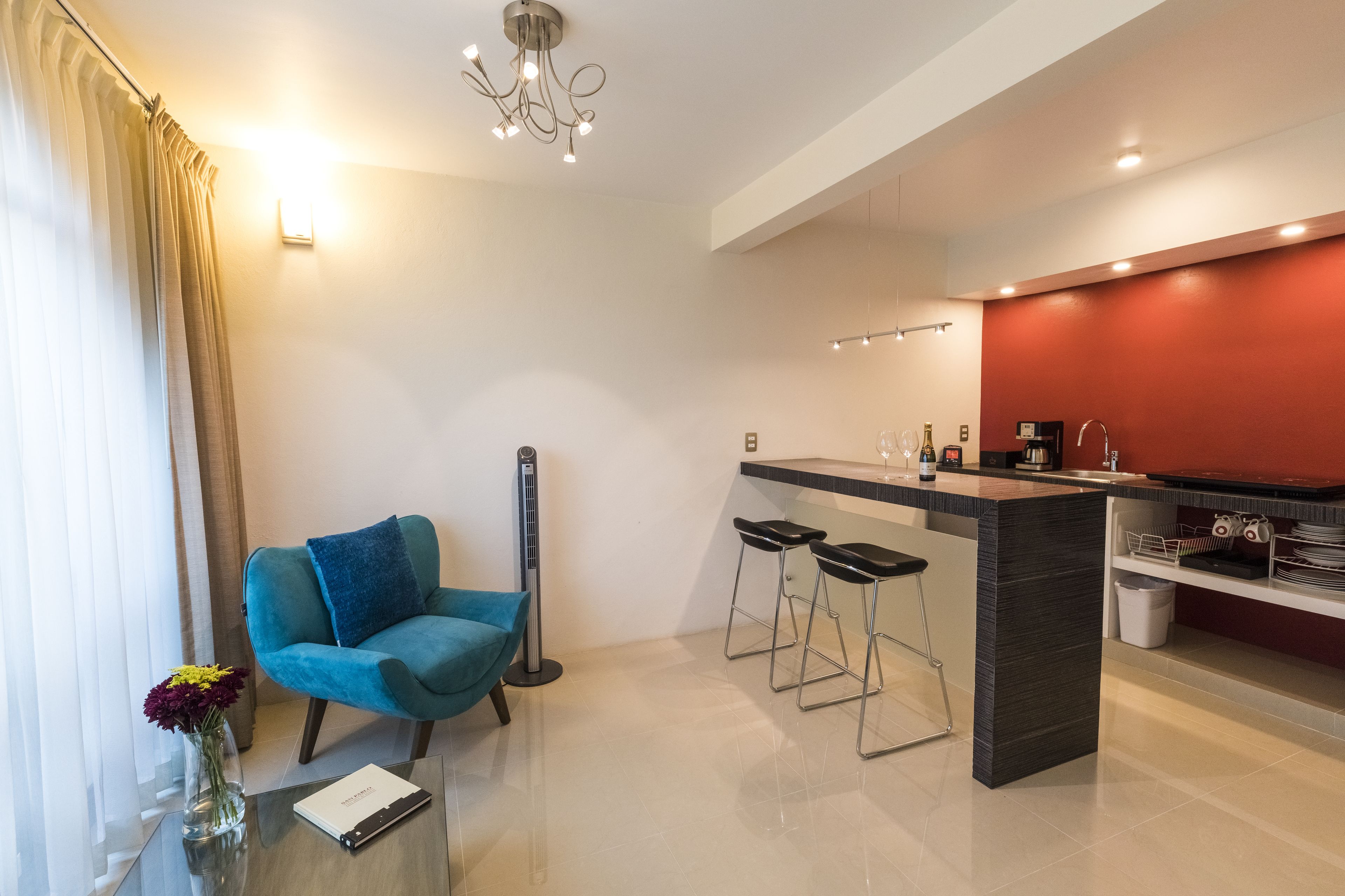 deluxe suite, 1 king bed | 1 bedroom, premium bedding, down duvets, pillow-top beds