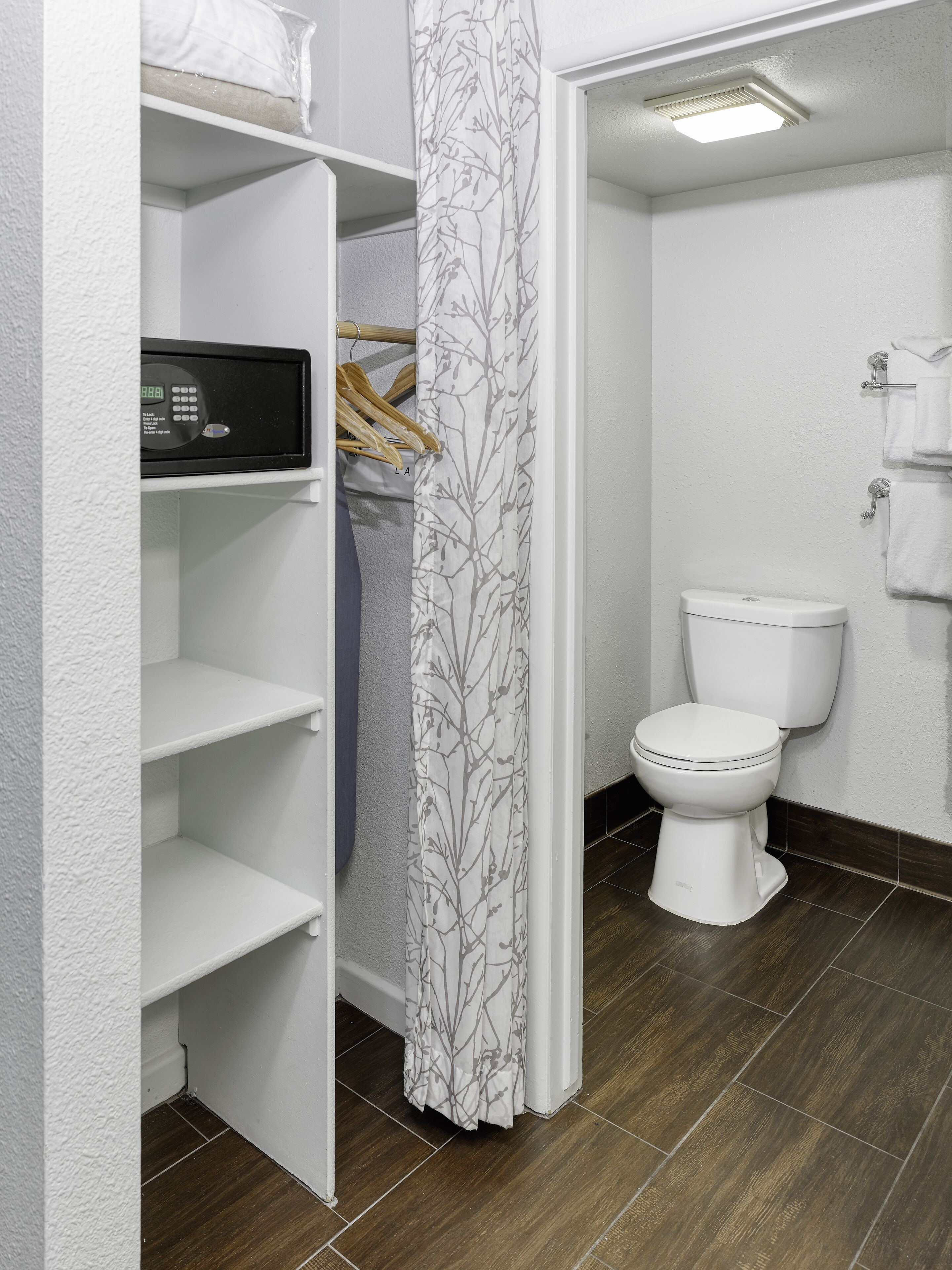 combined shower/bathtub, free toiletries, hair dryer, towels