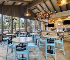 2 restaurantes; se sirven desayunos