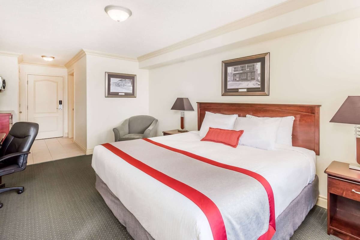 Desk, iron/ironing board, rollaway beds, free WiFi