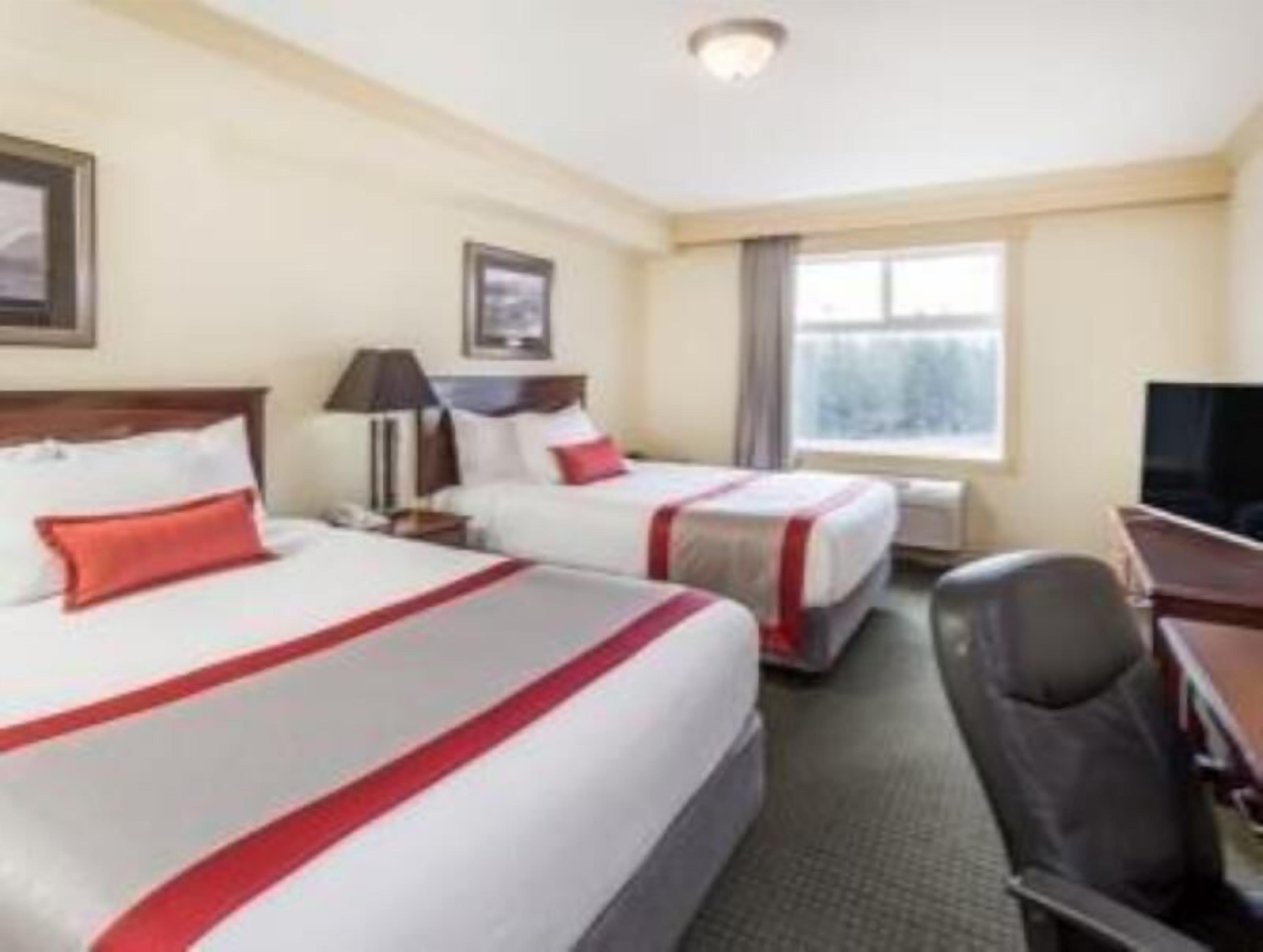 Desk, iron/ironing board, rollaway beds, free WiFi