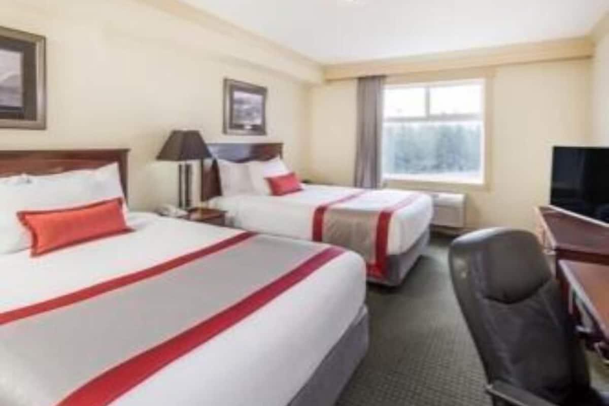 Desk, iron/ironing board, rollaway beds, free WiFi