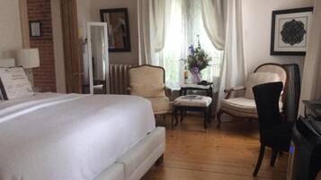 Deluxe-værelse | Egyptiske bomuldslagner, premium-sengetøj, dundyner, Tempur-Pedic-senge