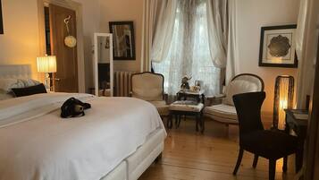 Deluxe Room | Egyptian cotton sheets, premium bedding, down duvets, Tempur-Pedic beds