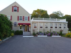 Property entrance - Viking Shores Motor Inn (Eastham)