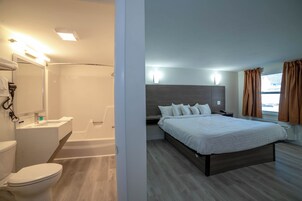 Room, 1 King Bed | Desk, iron/ironing board, free WiFi, bed sheets