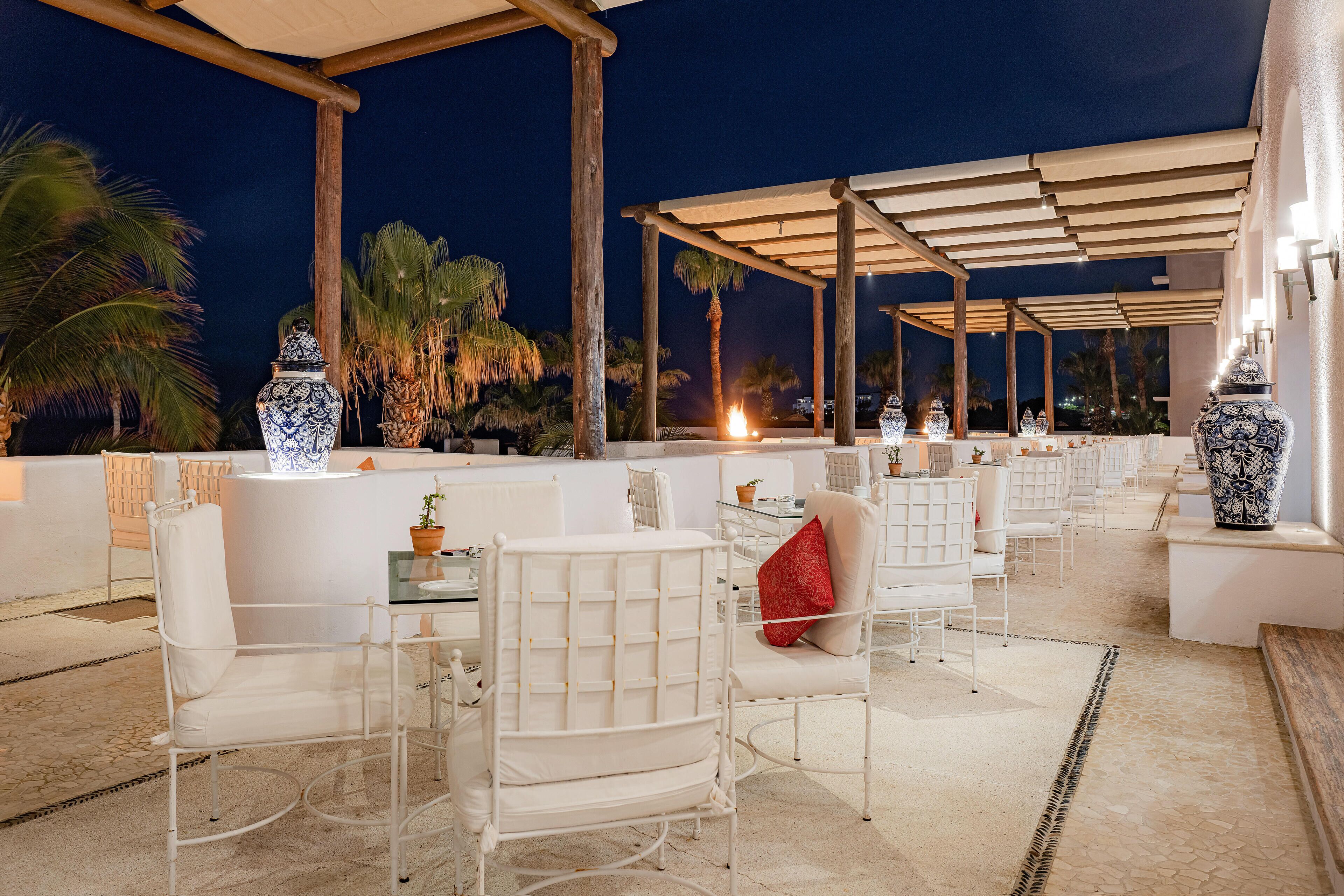 5 nhà hàng, phục vụ bữa sáng, bữa trưa, bữa tối, món Ý 