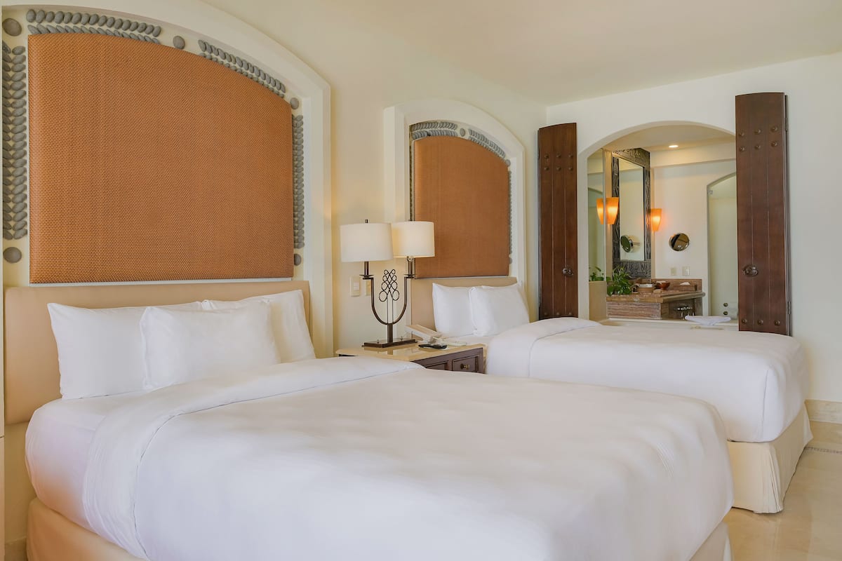 1 bedroom, premium bedding, pillowtop beds, free minibar