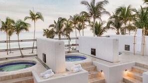Couples treatment rooms, hot tub, steam room, body treatments