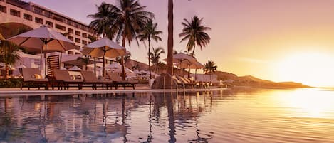 3 outdoor pools, open 8:00 AM to 8:00 PM, cabanas (surcharge)