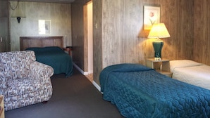 Triple Room, Multiple Beds | Rollaway beds (surcharge), WiFi (free) - Ocean Avenue Inn (Westport)