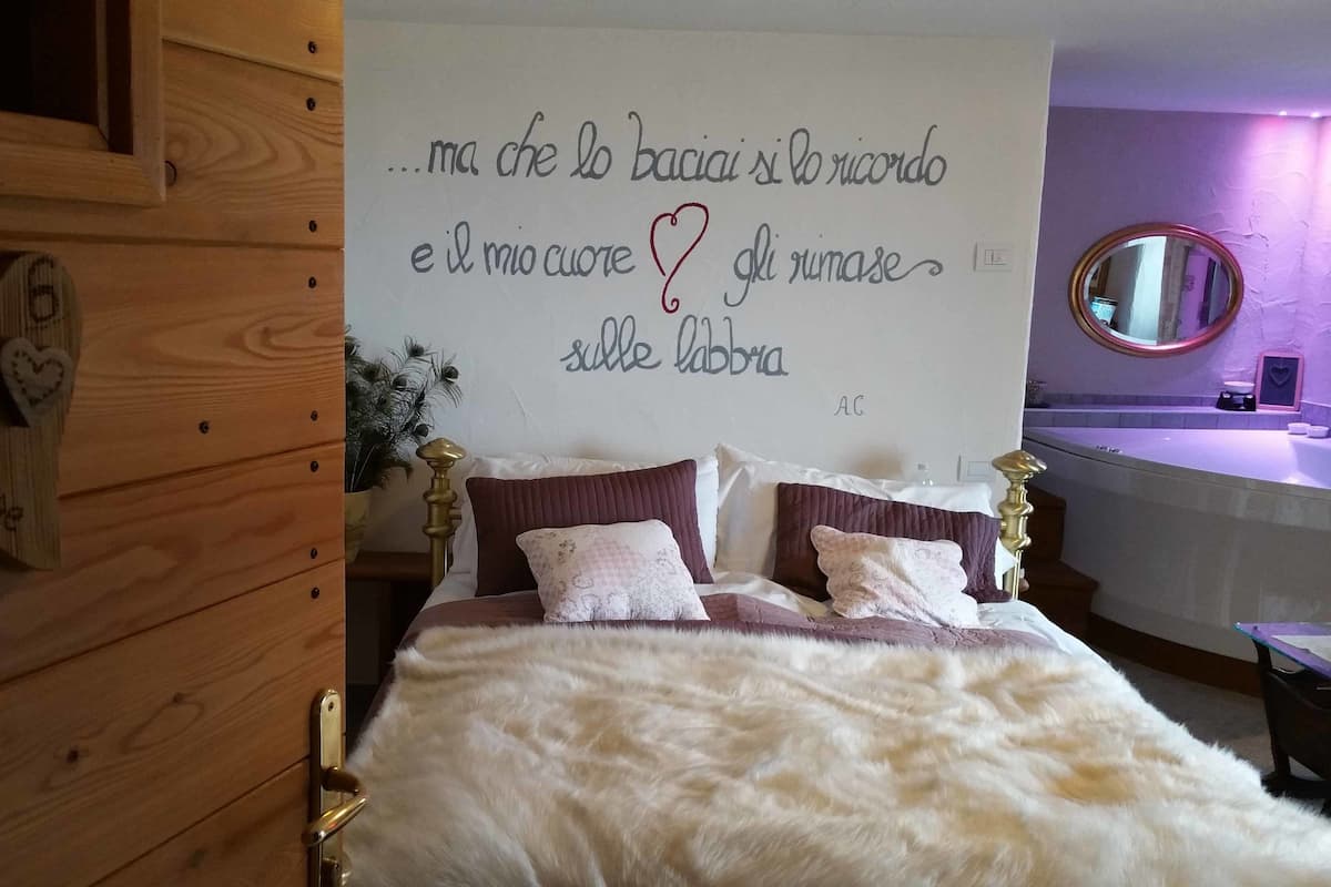 Romantic Suite, Jetted Tub (Tendresse) | View from room